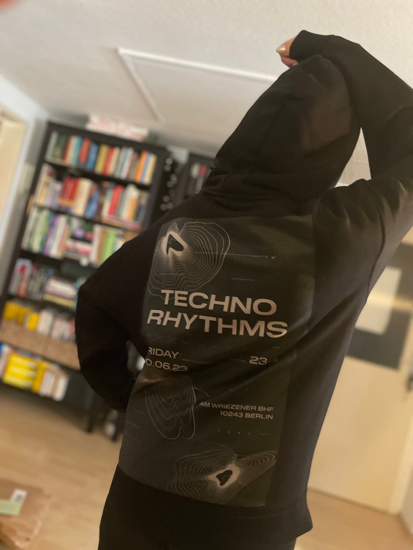Unisex – Oversized Hoodie – Techno Rhythms Plakat Design – Backprint
