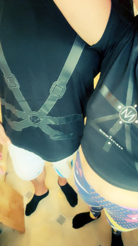 Herren – Premium Organic Shirt – Minimal Harness Print – Frontprint